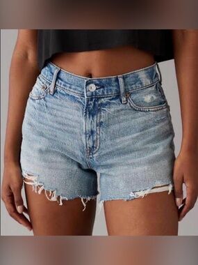 American Eagle Size 4 Strigid Relaxed Distressed Denim Cutoff Shorts High Rise